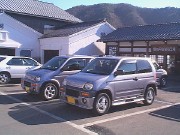 店の駐車場で…(クリックで拡大表示します)。
