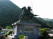 銅像(クリックで拡大画像)