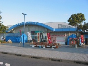 まだ店があまり開いてない午前8時の上郷SA。(クリックで拡大画像)