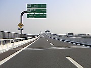 どこまでも続きそうな道。(クリックで拡大画像)